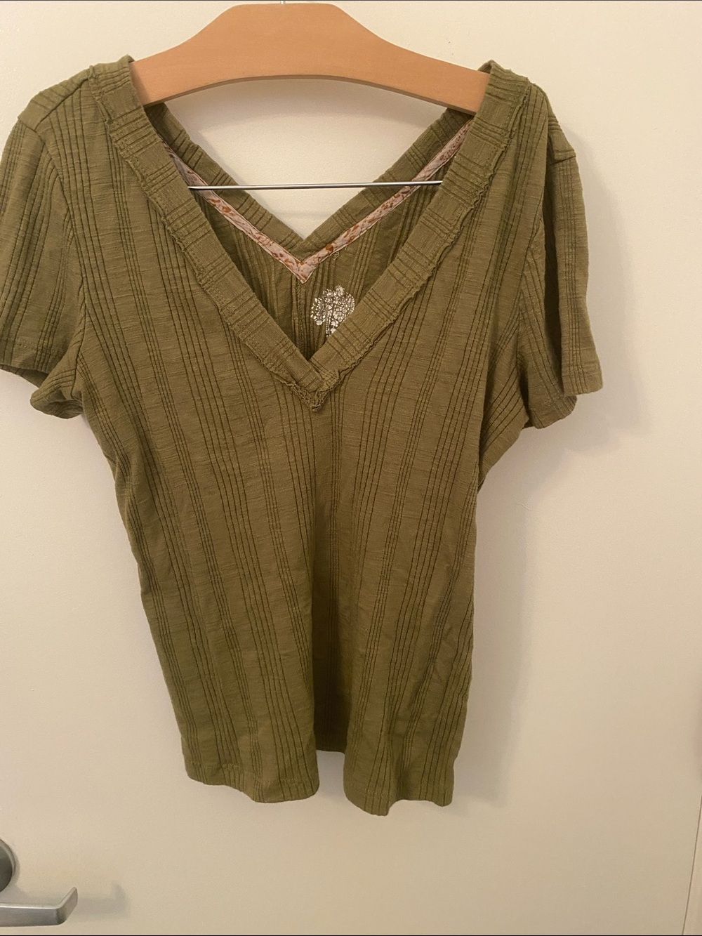 Anthropologie - Pilcro - V-Neck Olive Green Ribbed Women’s T-shirt Crop - Medium